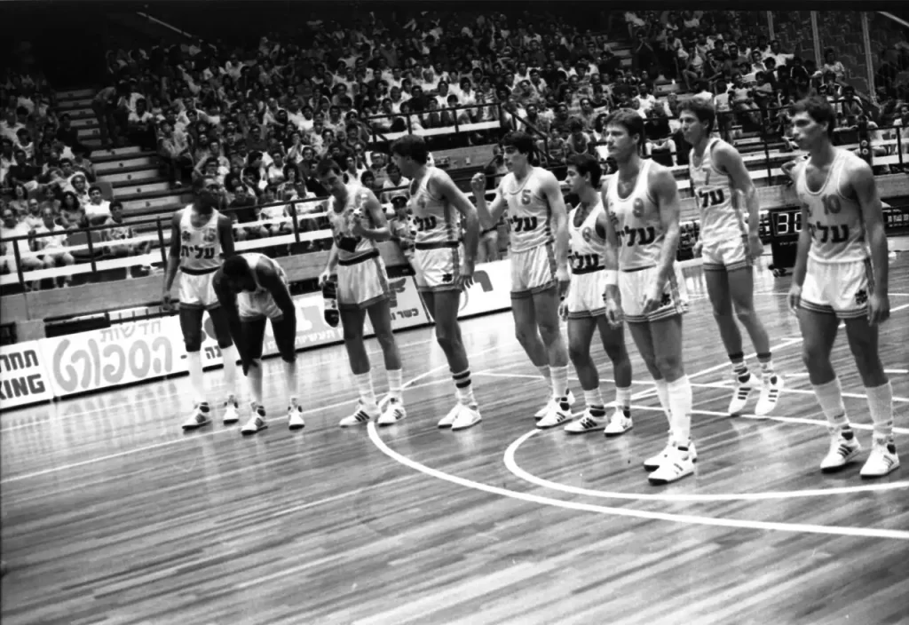 Lakers vs Warriors: lịch thi đấu, link xem trực tiếp